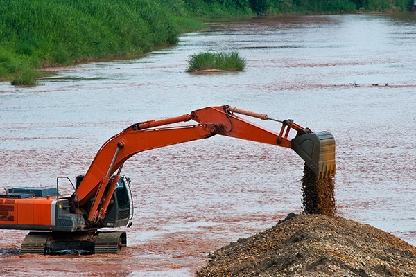 浚渫および砂ポンプ装置 – 水路堆積物処理のためのソリューション